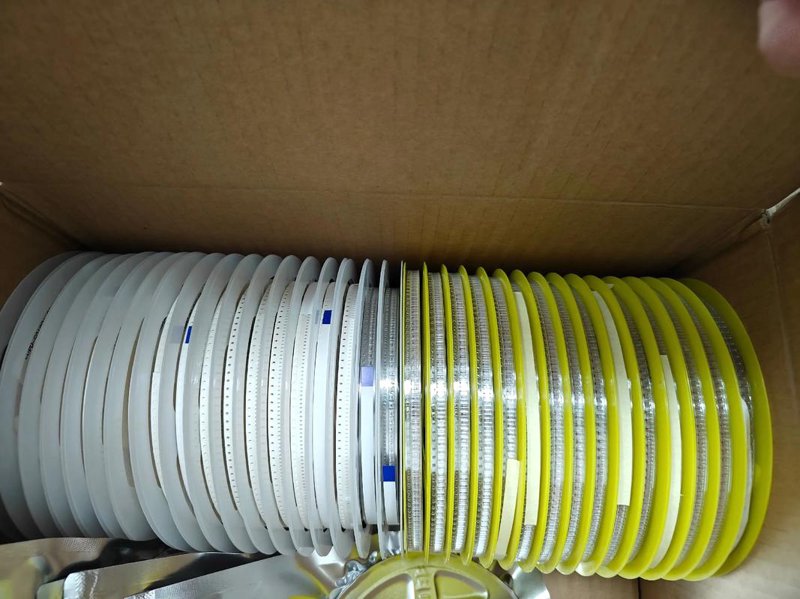 电子材料定制：构建未来的基石